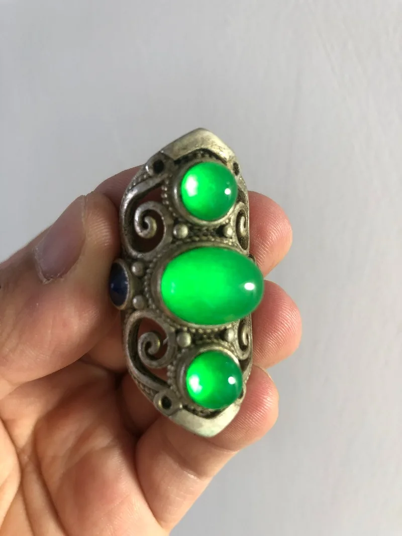 Antique‑Style Open‑Band Tibetan Silver Ring Spinach Green Multi‑Stone Cabochon InlayVintage Collectible Fortune Finger Ornament
