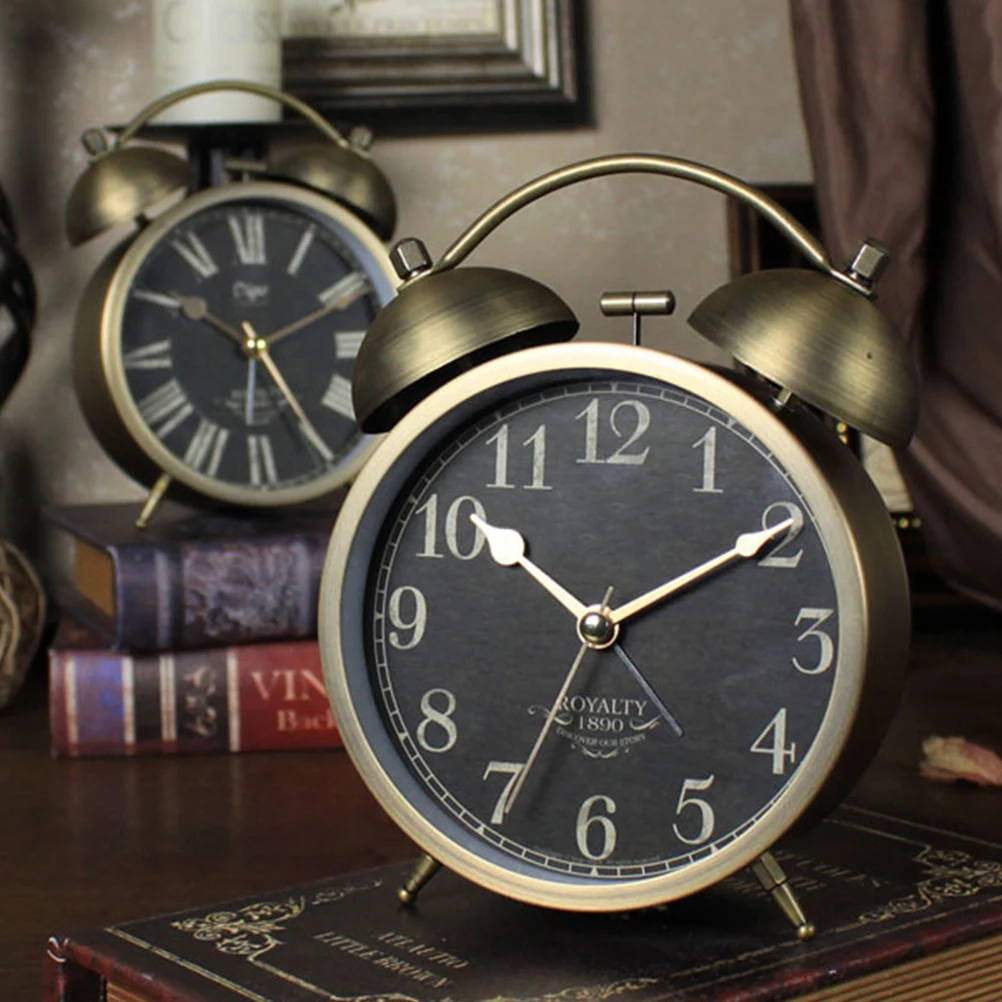 

4 Metal Alarm Clock Retro Creative Table Clock and Delicate Exquisite Workmanship Attractive Home Gift