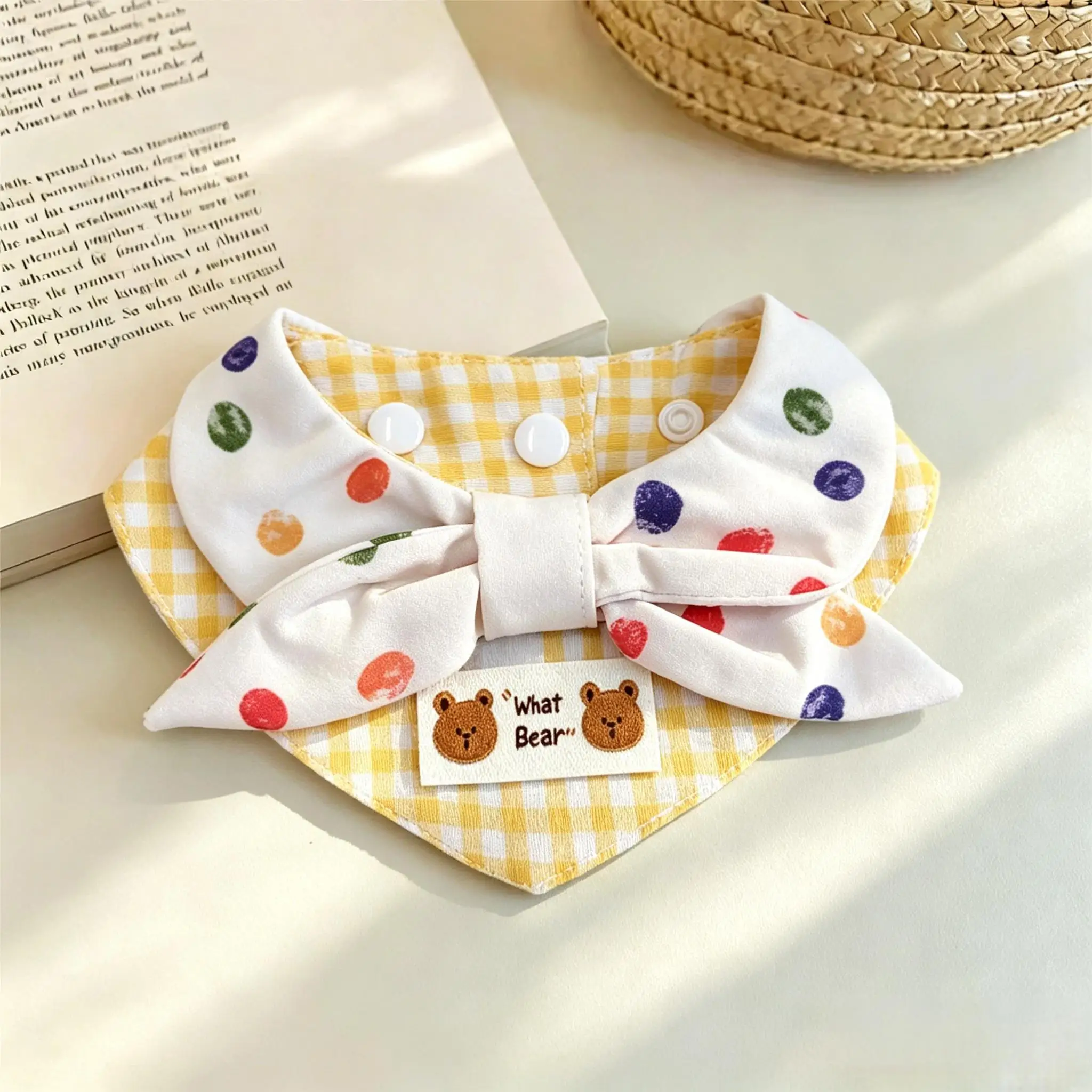 Pañuelo para mascotas de tela vichy amarilla con lazo de lunares de colores y estampado de oso, botones a presión, para uso diario, disfraz para fotos, regalo