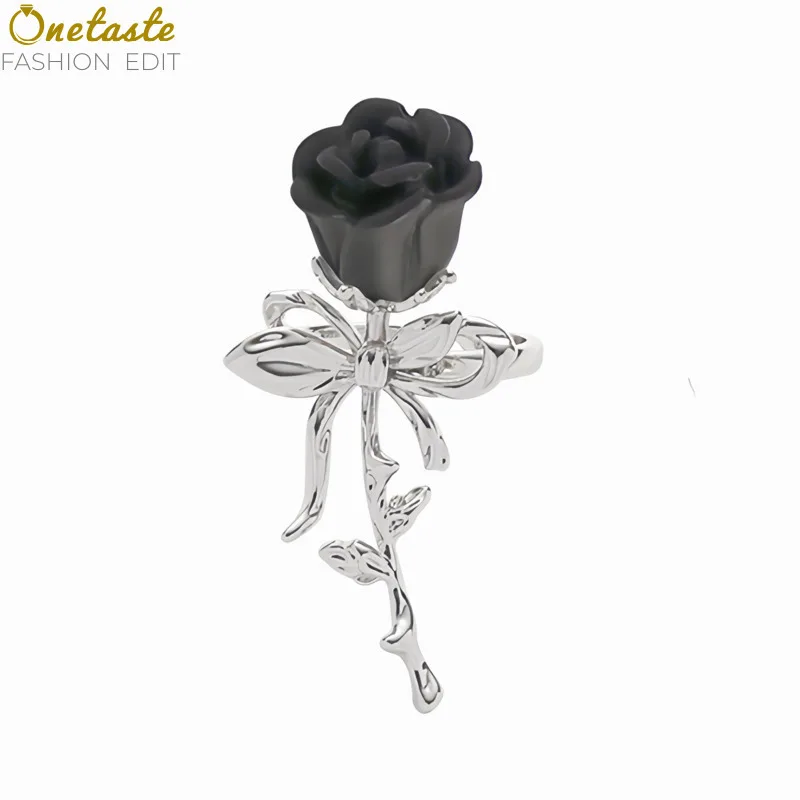 

Delicate Black Red Resin Rose Flower Resizable Statement Ring For Women Girl Fashion Unique Big Cocktail Rings Party Love Gift