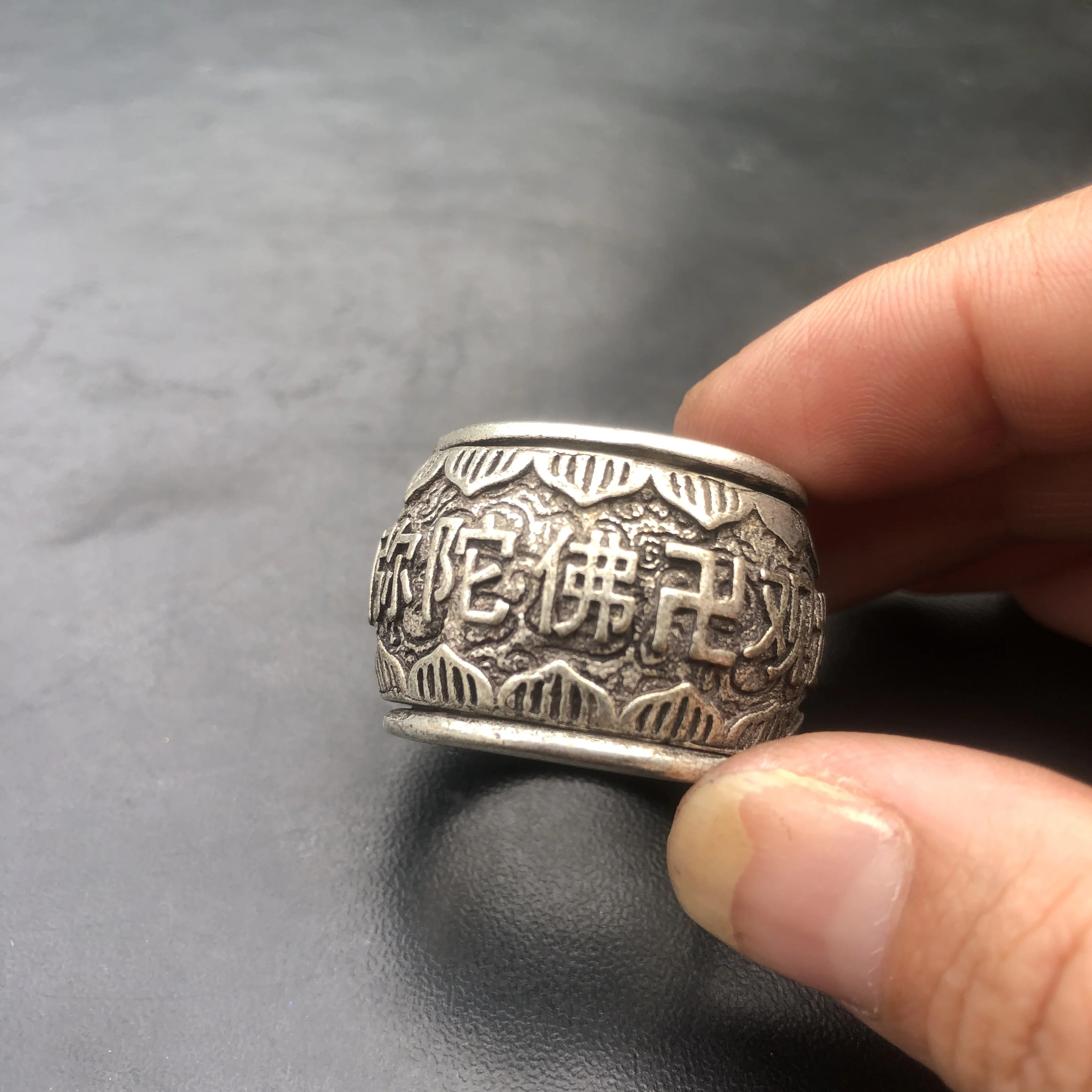 Vintage Chinese Rotatable Thumb Ring, Antique Silver‑Tone Buddhist Scripture Carved Ring, Lotus Pattern Wide Band Finger Ring Re