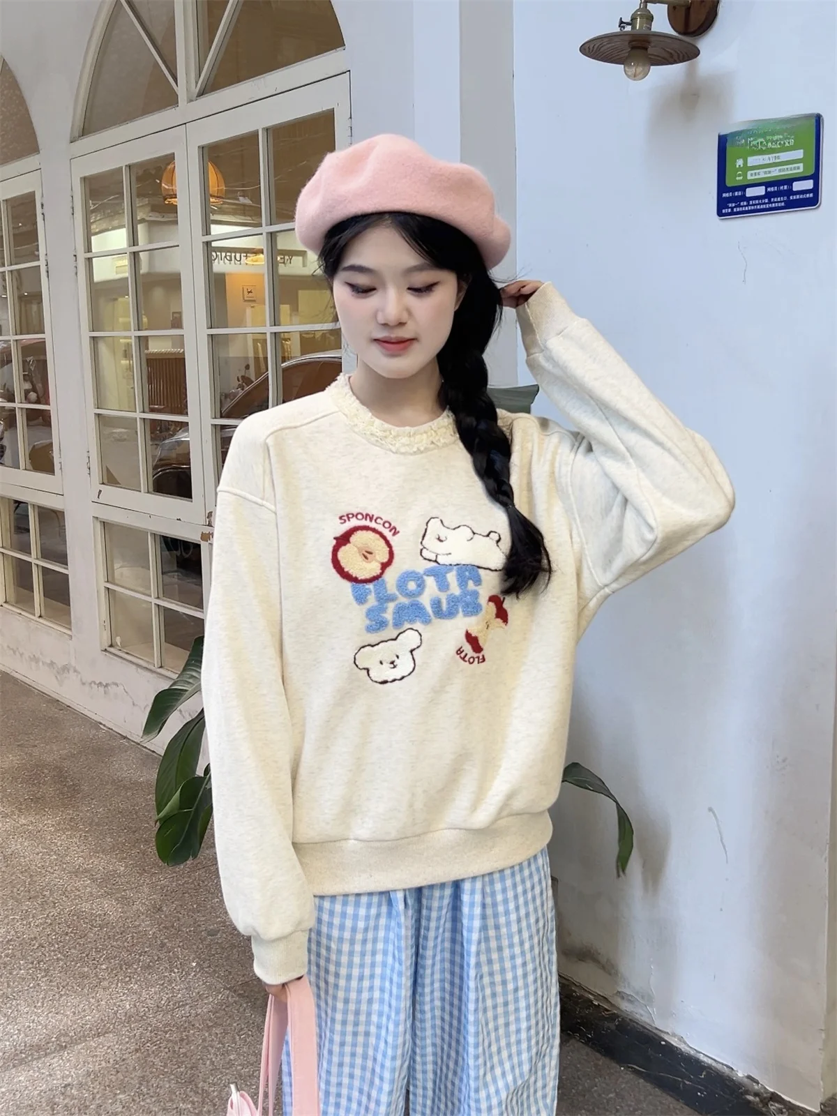 

Cute Bear Embroidery Letter round Ne Fce Lined Sweatirt Women Spring Lace Trim Patchwork Loose Top New Sle
