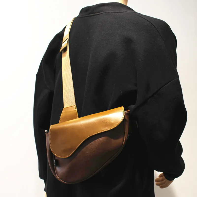 Threebox Casual Japanese Style Men's Crossbody Bag Phone Pouch Leisure Shoulder Bag Small Saddle-Shaped Soft PU Backpack