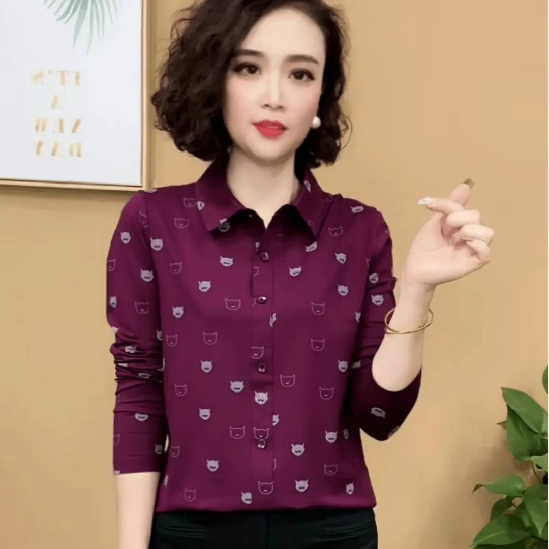 Camicetta da donna a maniche lunghe dimagrante a righe sottili versatili ed eleganti con colletto polo primaverile