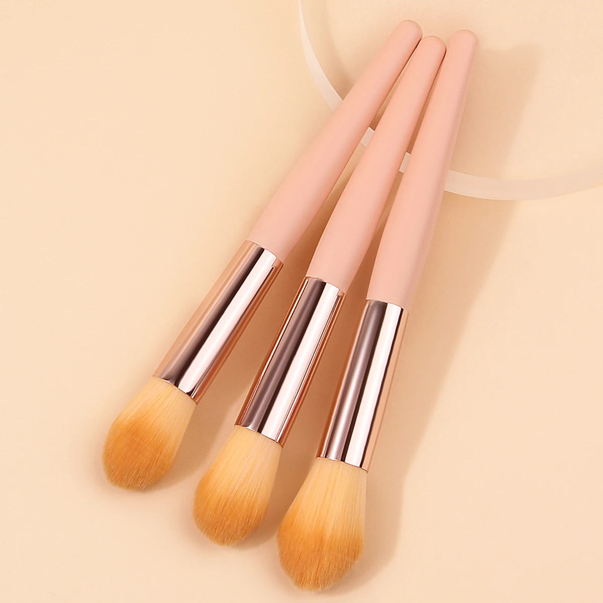 Pincel de maquiagem de cerdas macias com cabo de madeira 3 peças, pincel de blush, pincel de brilho, pincel de destaque, ferramentas de beleza facial para iniciantes
