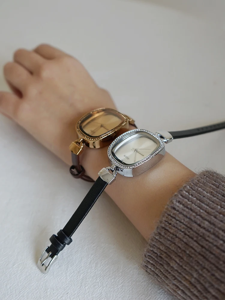 ساعة كوارتز نسائية كلاسيكية جديدة إكسسوار عصري وهدية عملية للنساء ساعة يد نسائية صغيرة وأنيقة