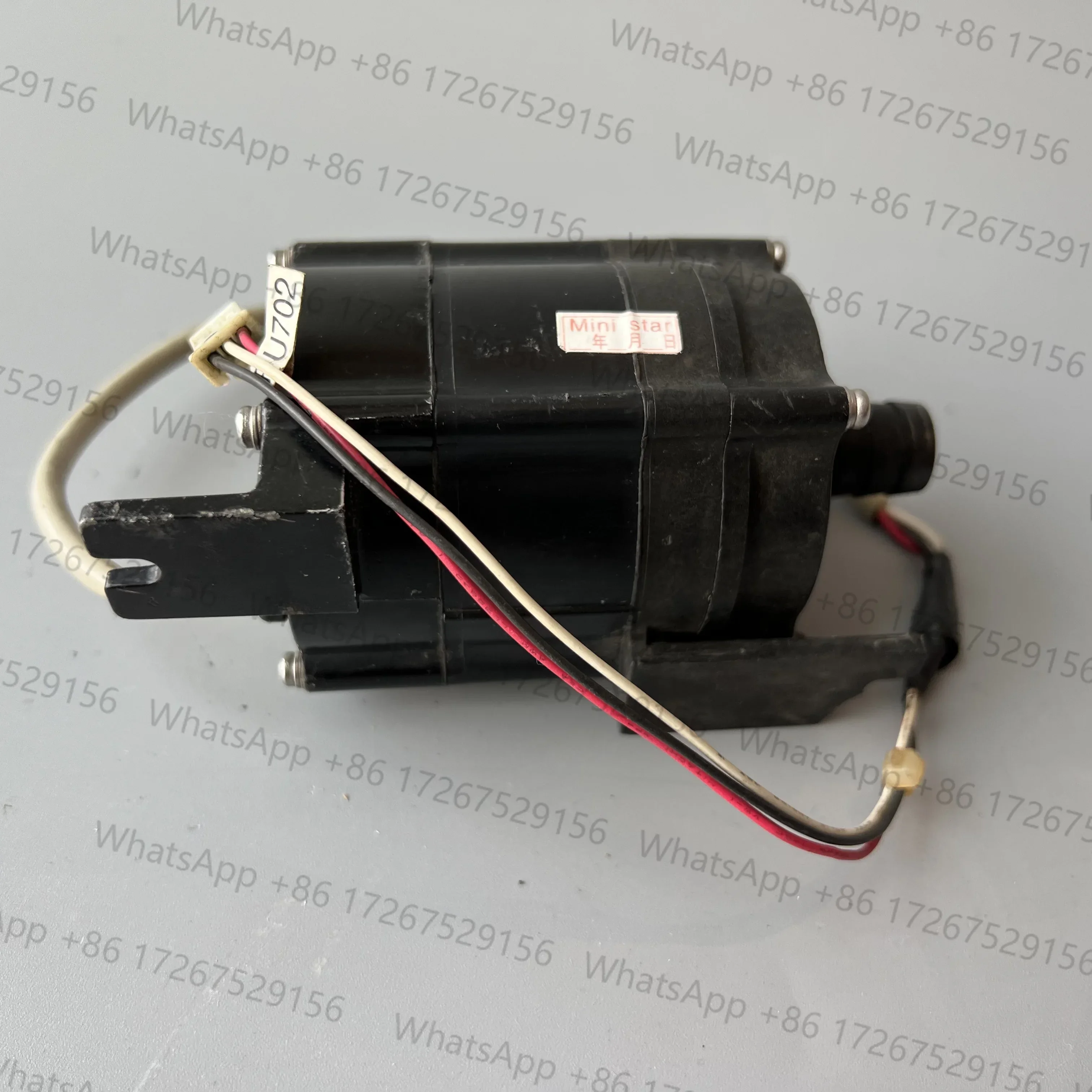 مضخة فوجي أصلية مستعملة F133Y100059 133Y100059 DC24V 5W لـ Frontier 550/570/LP5500/5900 minilabs