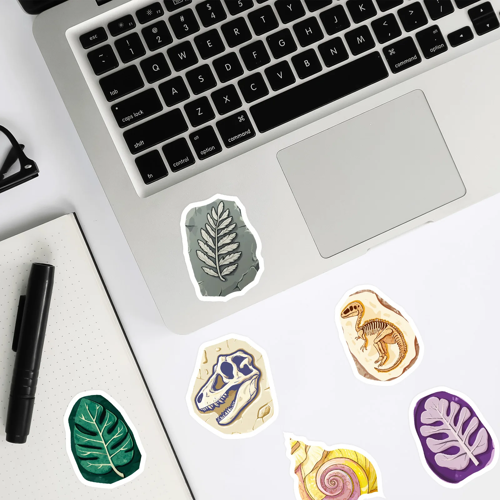 56 قطعة حفريات الديناصور مضحك الكتابة على الجدران ملصقات الحيوان الإبداعية الكرتون الديكور DIY بها بنفسك اللعب الثلاجة المحمول الغيتار سيارة الدراجة الشارات #1