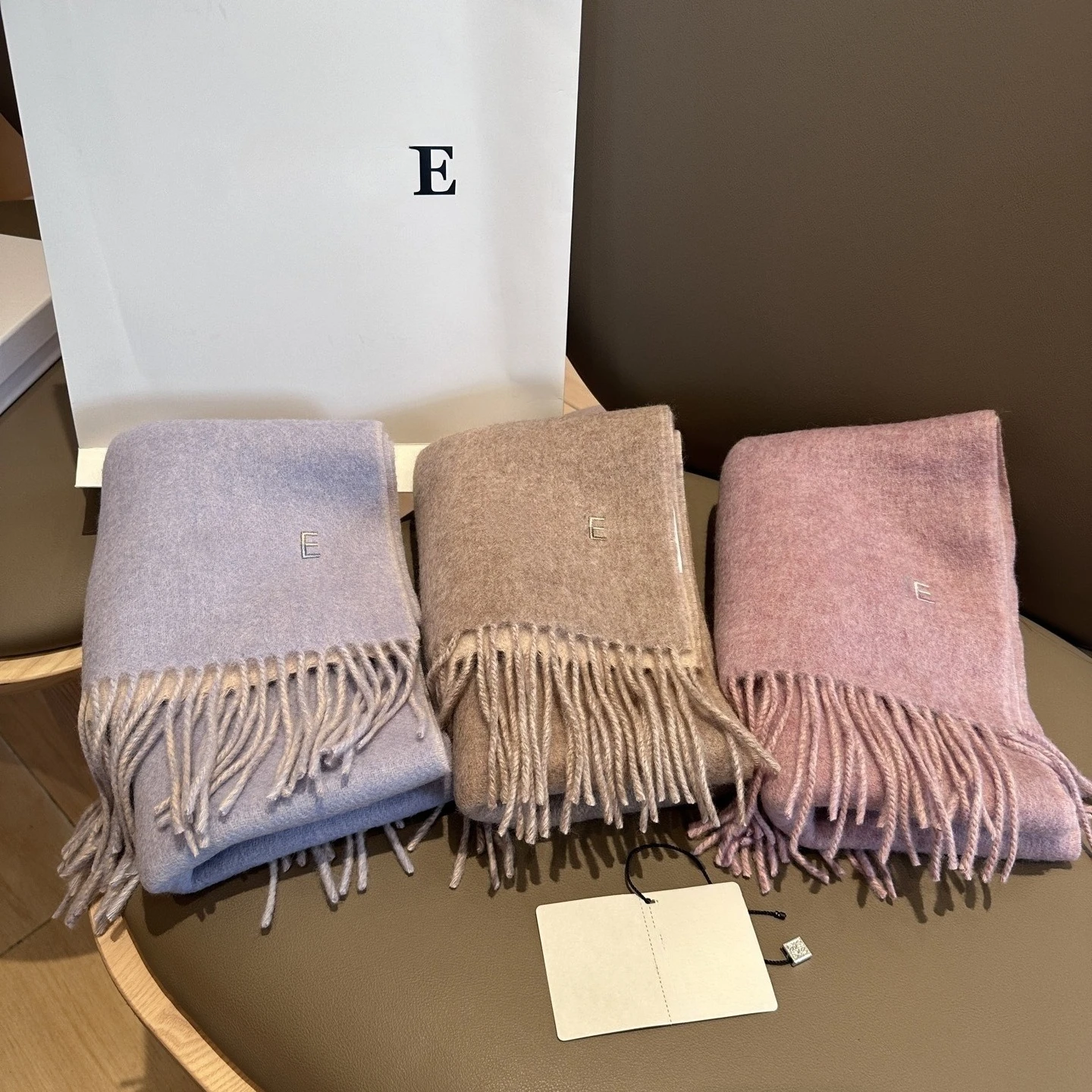 

Winter New Product 100% Wool Han Fan Solid Color Scarf Women's Embroidery Tassel Men and Women 30 * 180c Brand Designer L