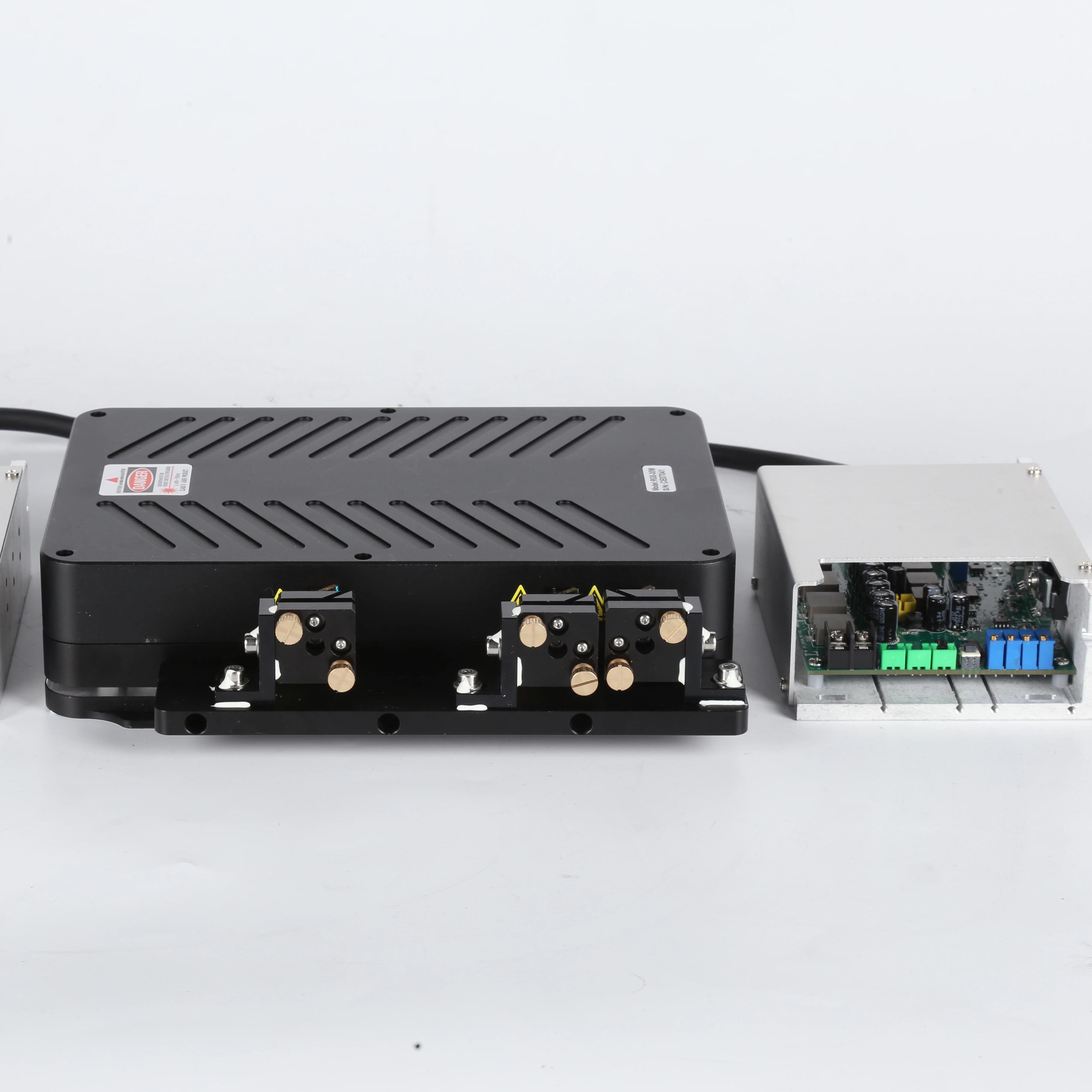 Modul Laser RGB 30W Dirancang Pabrik OPT dengan Kalibrasi Mudah Dudukan 3D R/G/B/ Dichroic