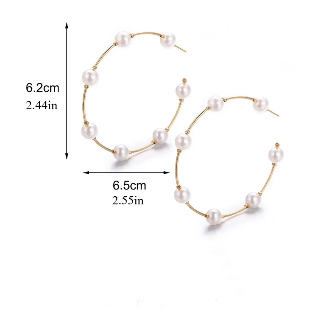 أقراط كبيرة من اللؤلؤ المقلد للنساء مجوهرات كبيرة الحجم لون ذهبي