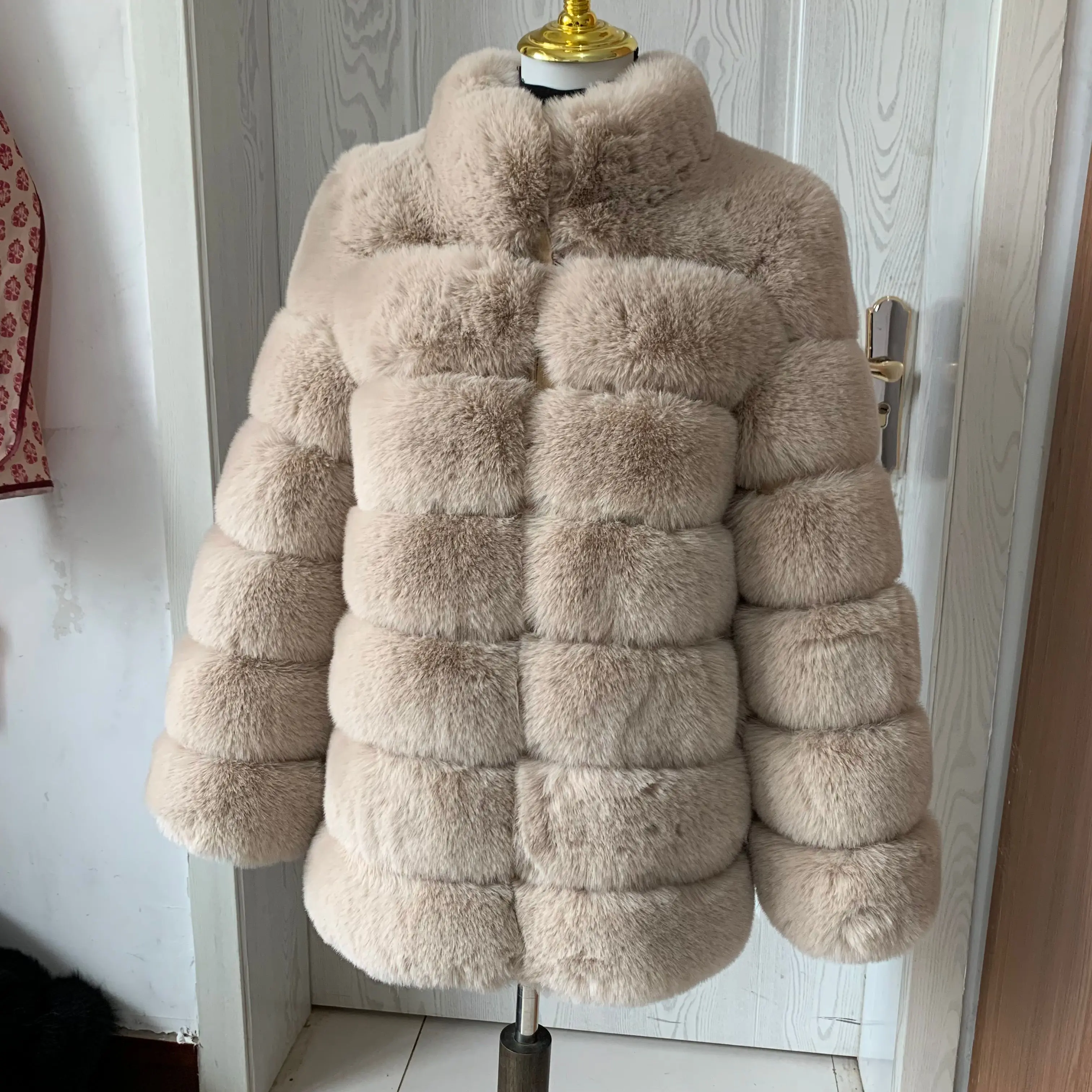 2022 Women\'s New Faux Fur Jacket Winter Warm Coat Plus Stand Collar Pink Faux Fox Fur Ladies Coat 70cm Long Sleeve Fluffy Fur