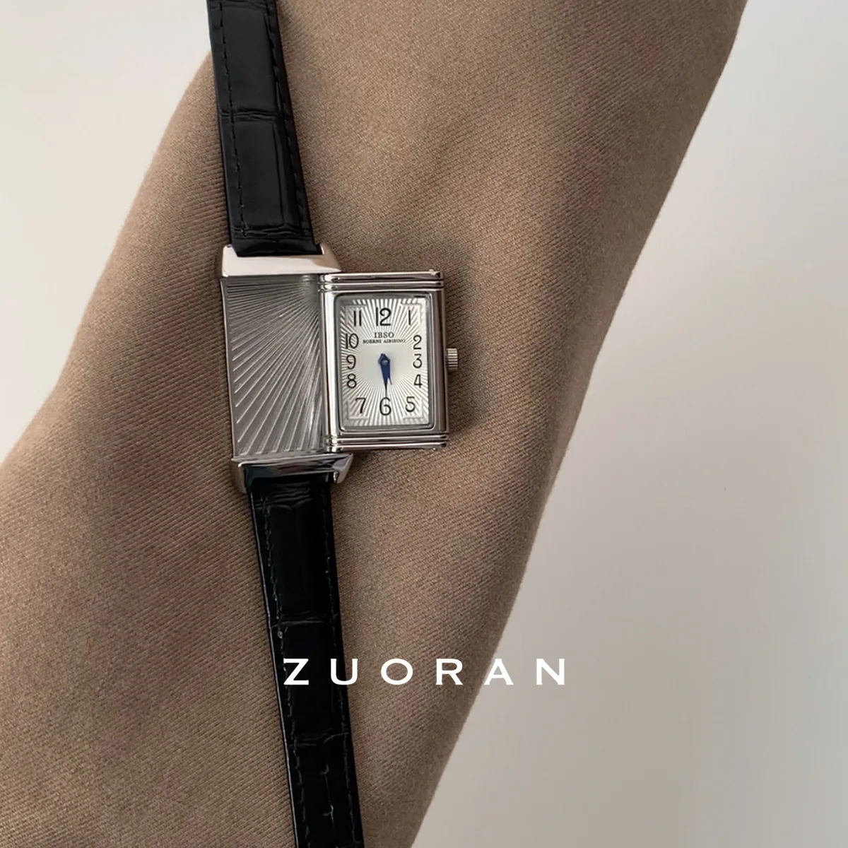 ساعة يد نسائية رائعة أنيقة وفاخرة بتصميم منزلق من الجلد مربعة الشكل متعددة الاستخدامات ساعة رقمية للسيدات. #1