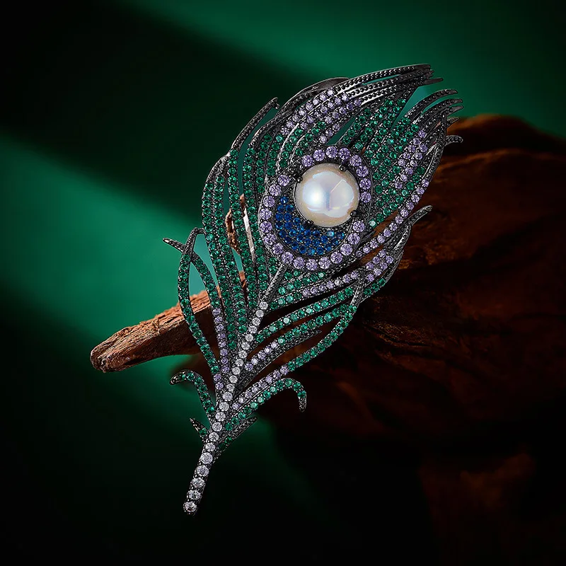 Light Luxury Zircon Feather Brooch Pearl And Colored Zirconia Inlaid Peacock Feathers Design Brooch Pin Elegant Costume Ornament