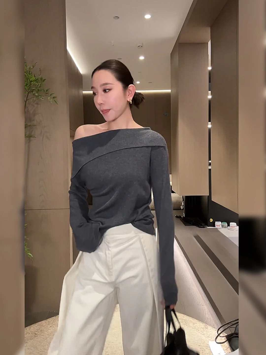 

Paris Resonance LiHuiEr Women's Knitted Sweater Spring Style Slant Shoulder Woolen Long Sleeve Top Warm Casual Fashion