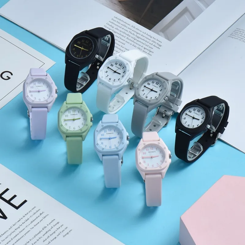 30% OFF2025 New Children's Digital Watch, Lightweight Soft Silicone Strap Quartz Watch, Birthday Gift for Boys and Girls