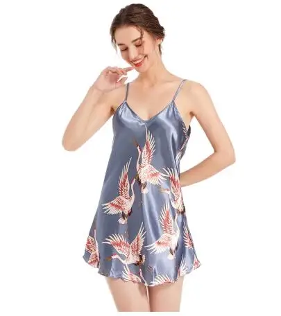 

Женская атласная ночная рубашка с принтом журавлей и V-образным вырезом