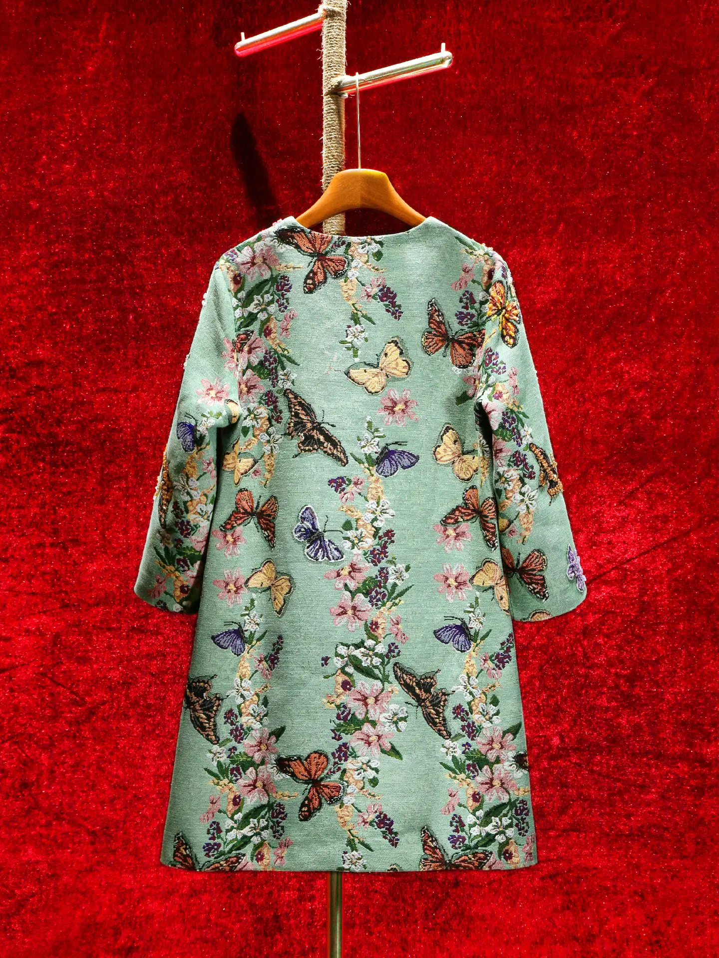 High Quality New Autumn Green Butterfly Jacquard Women Trench Coat All-match Round Neck Elegant Mid-long Beads Loose Windbreaker