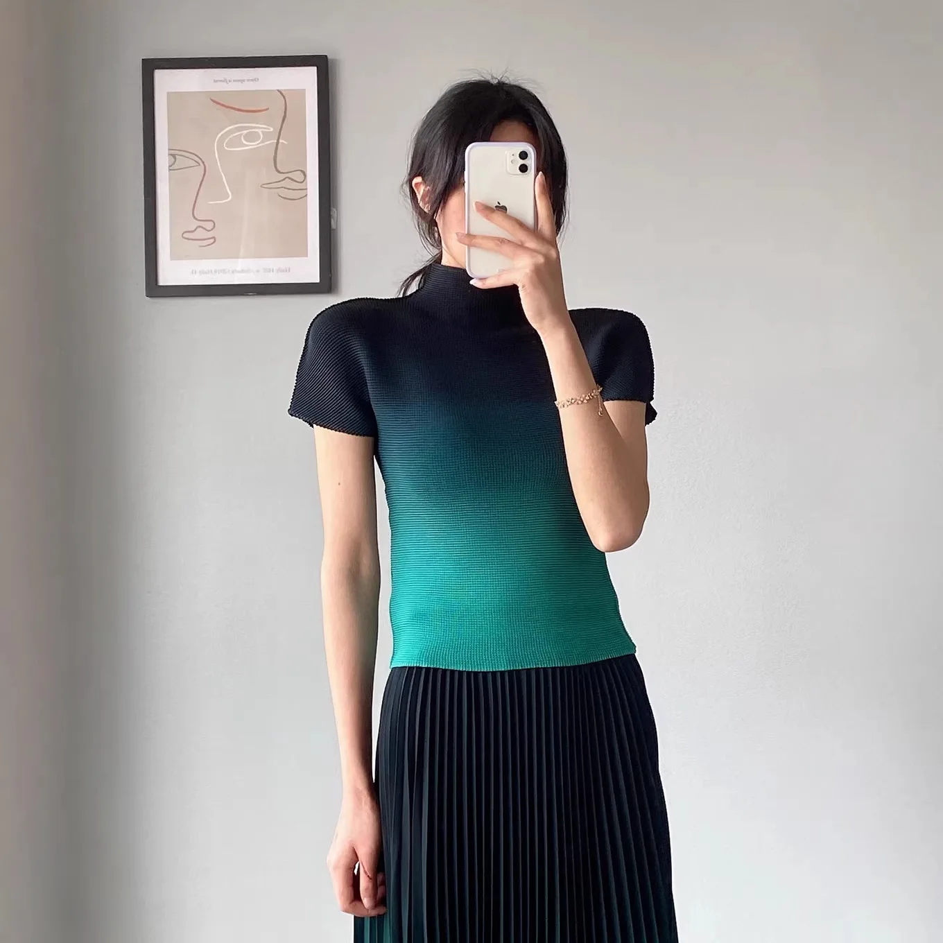 Miyake boutique quality short-sleeved top for women, summer fashion gradient versatile pullover T-shirt, elegant T-shirt.