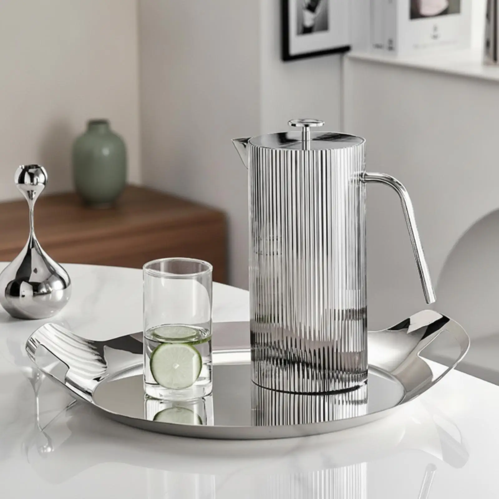 Stainless Steel Pitcher 304 Classic Tall Carafe Fluted Exterior Secure Round Knob Lid Easy Pour Spout for Kitchen and Dining