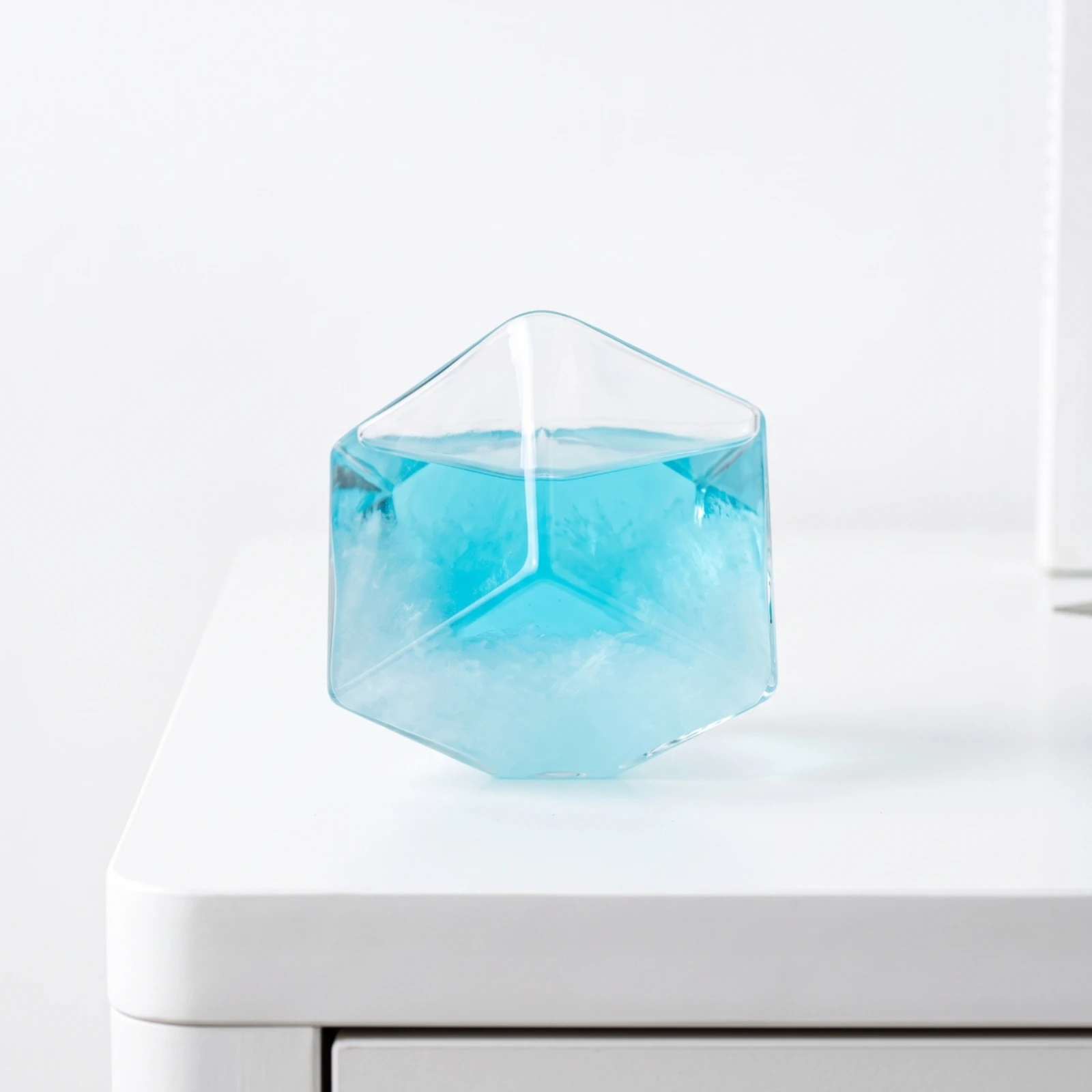 Storm Glass Weather Predictor Clear Glass Weather Bottle Ornament Decorative Decoration Creative for Desk, Home Decor