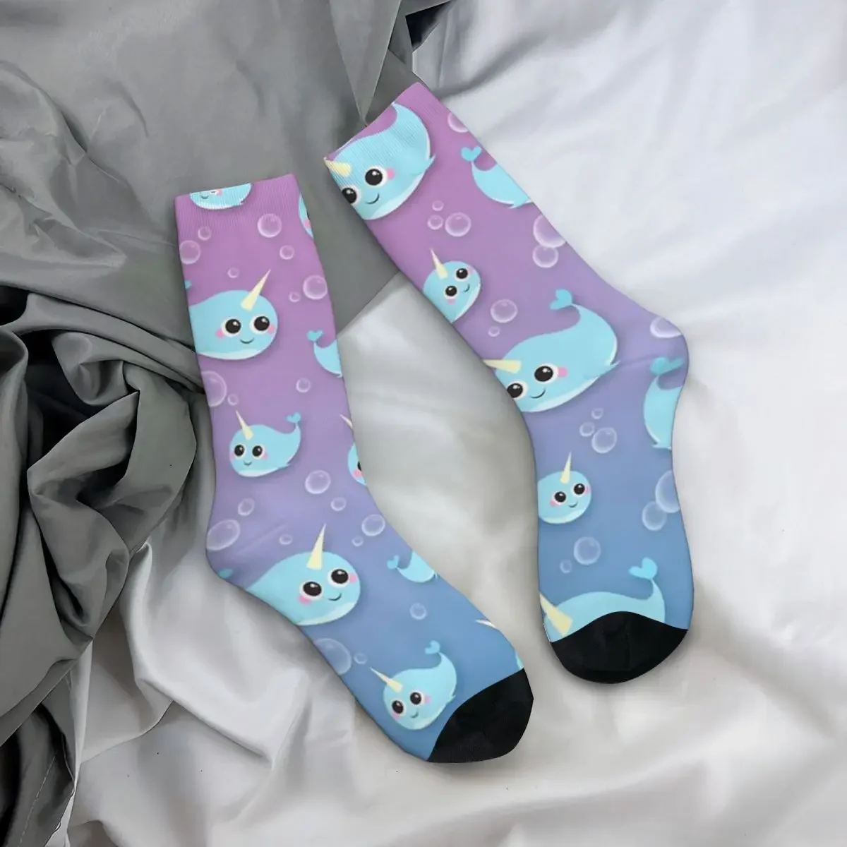 Chaussettes longues Happy Narwhal pour hommes et femmes, bas Harajuku, accessoires toutes saisons, cadeaux mignons, haute qualité