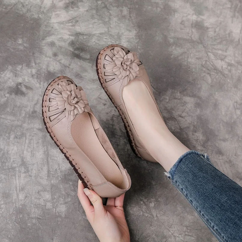 Picture 4: Hand Stitched Genuine Leather Ballet Flats Women's 3D Flower Anti Slip Moccasins Elderly Lady Ethnic Loafer Mother Walking Shoes