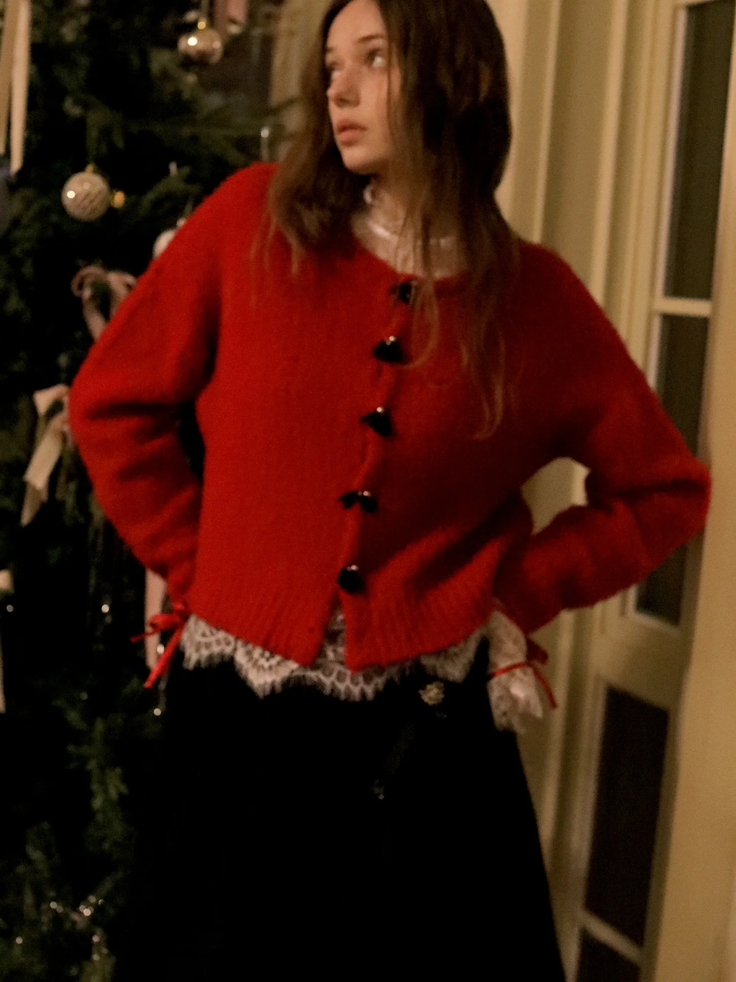 

Оригинальный комплект Raynag: Мягкий шерстяной кардиган ручной работы с цветочным узором и топ на бретельках. Модный женский зимний комплект с завышенной талией для повседневной носки.