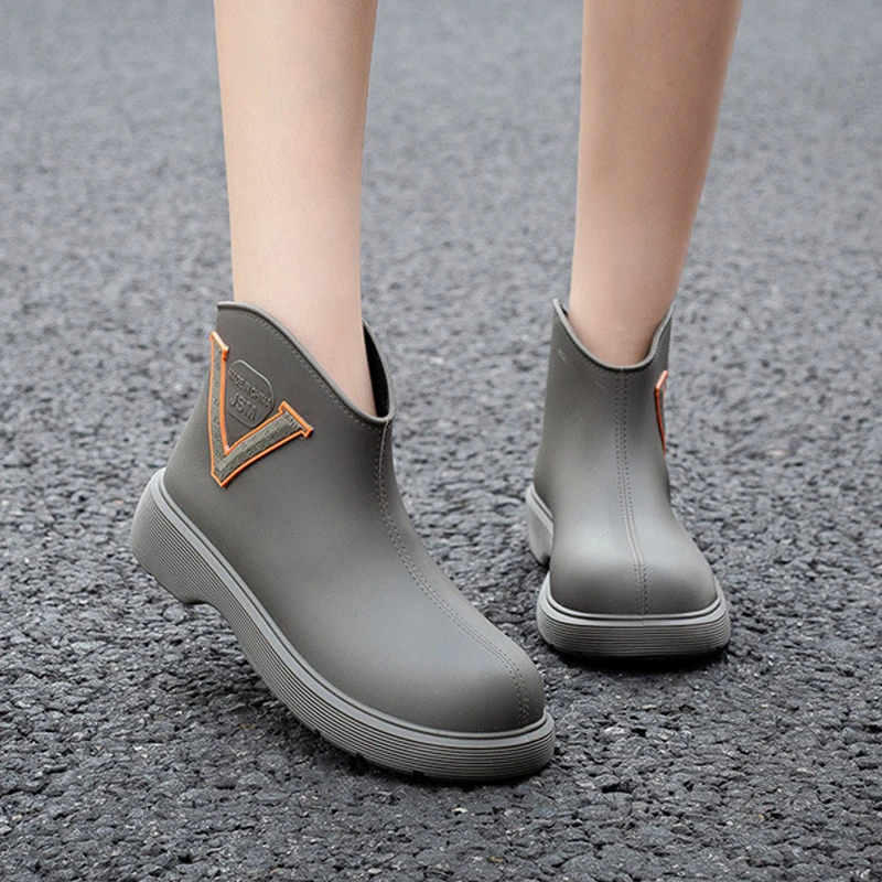 Botas de lluvia de tacón bajo con plataforma y apliques de letras a la moda para mujer, Botas de goma de plástico antideslizantes impermeables, zapatos de goma para acampar