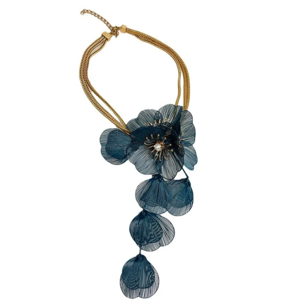 

Brilliant Alloy Exaggerated Flower Necklace Luxury Rhinestone Cutout Flower Neck Pendant Fresh Shiny Floral Tassel Necklace Gift