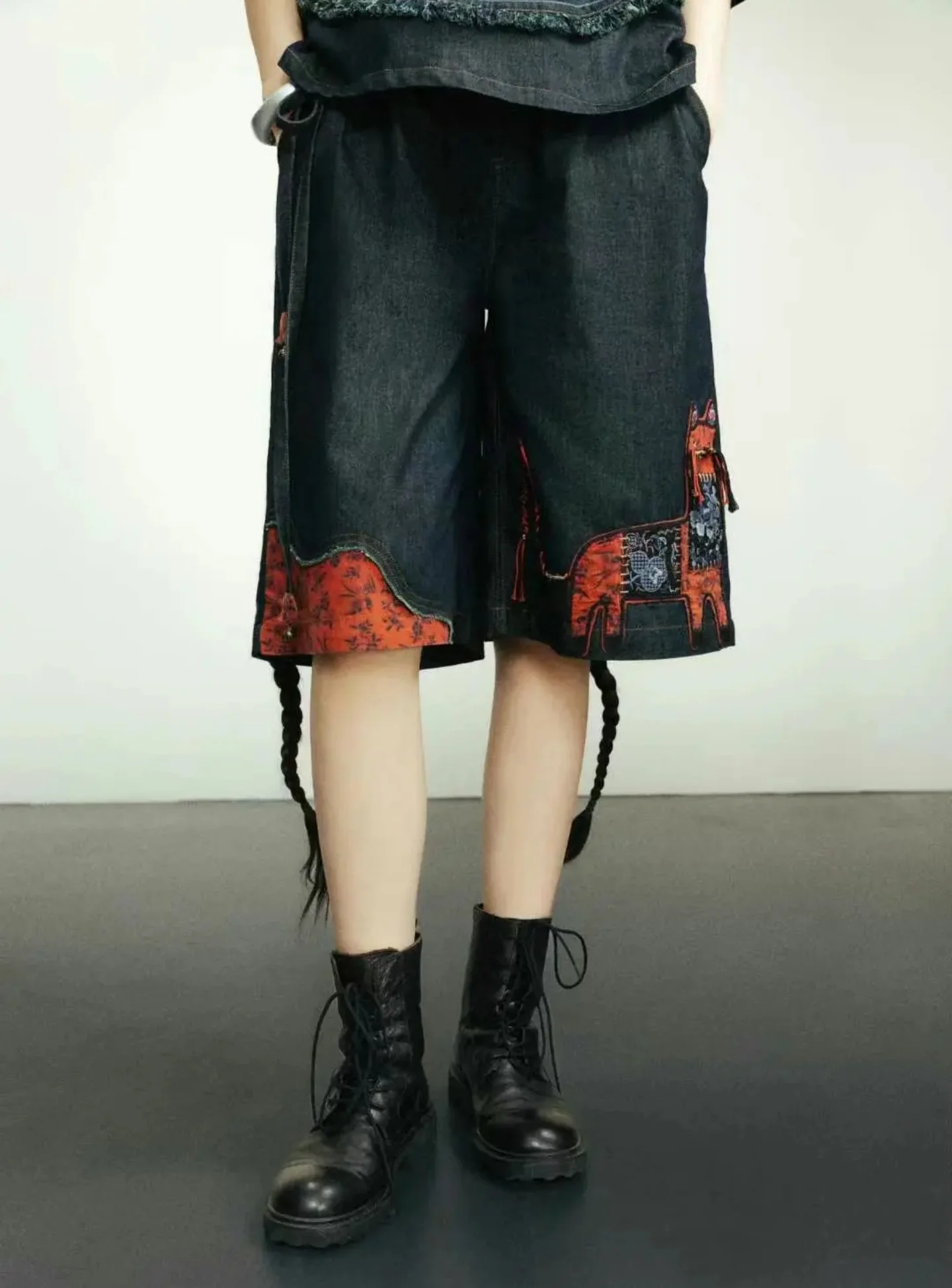 سراويل صيفية على الطراز الوطني سراويل كاوبوي سوداء من القطن المطرز برباط علوي سراويل نسائية واسعة الساق