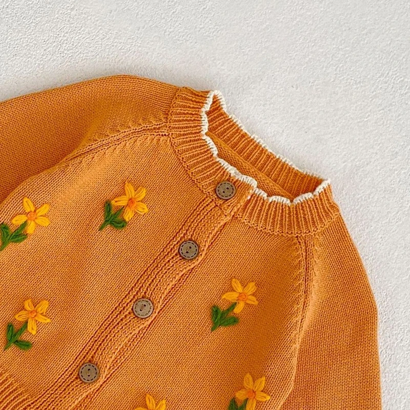 Autumn new baby clothing, 0-3 year old girl baby coat hand embroidered flower knitted sweater cotton yarn long sleeved cardigan