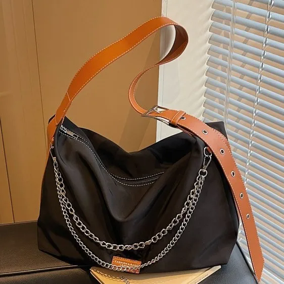 حقيبة كتف نسائية فاخرة 2025، محفظة مبطنة مستوحاة من الطراز العتيق، متسوق كاجوال متعدد الوظائف لعطلة نهاية الأسبوع والسفر ​