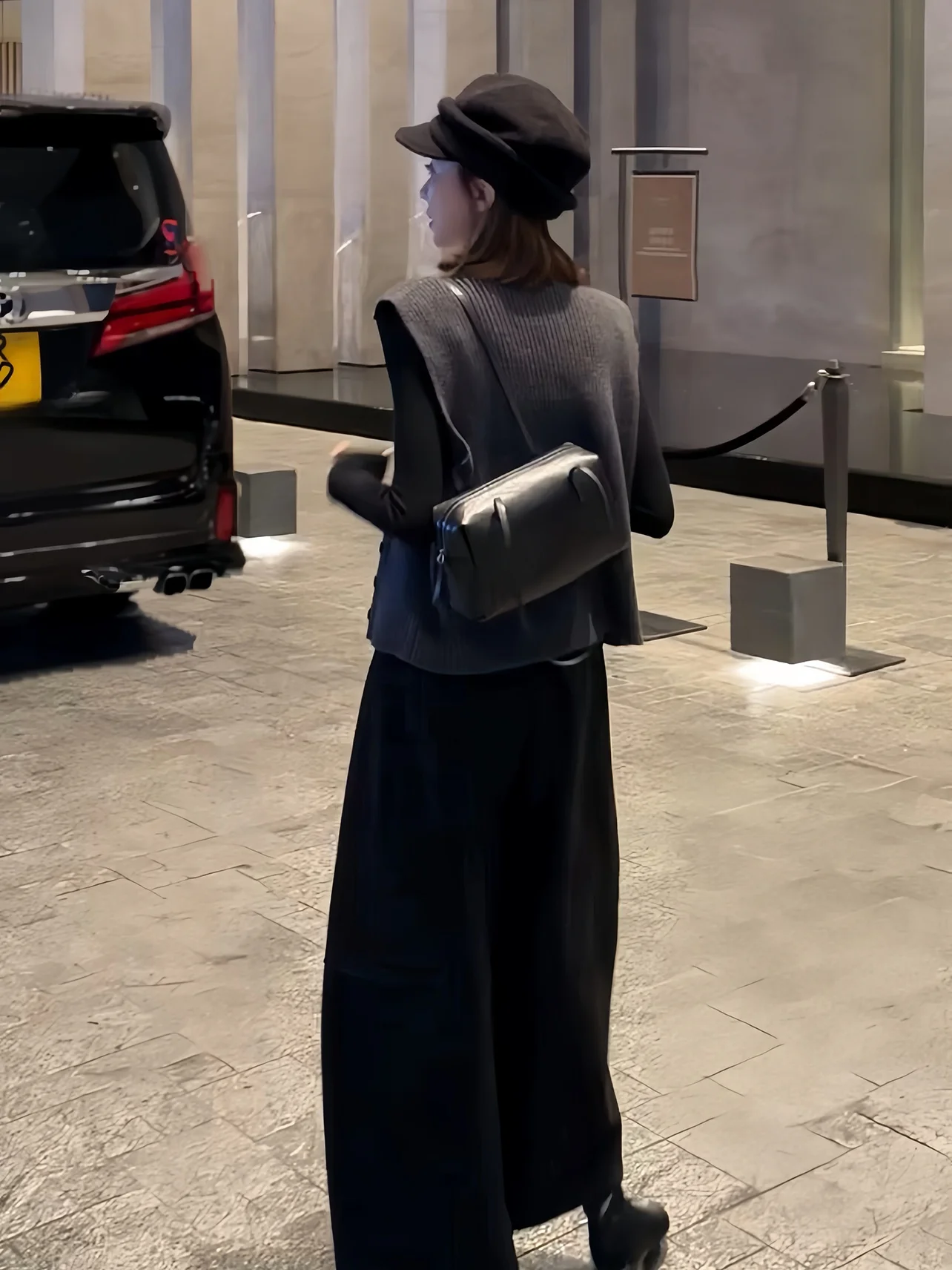 

Zhou Autumn Winter New Irregular Design Knitted Vest Layering mat Sle Women's Faion Outerwear Mix Fiber Vest