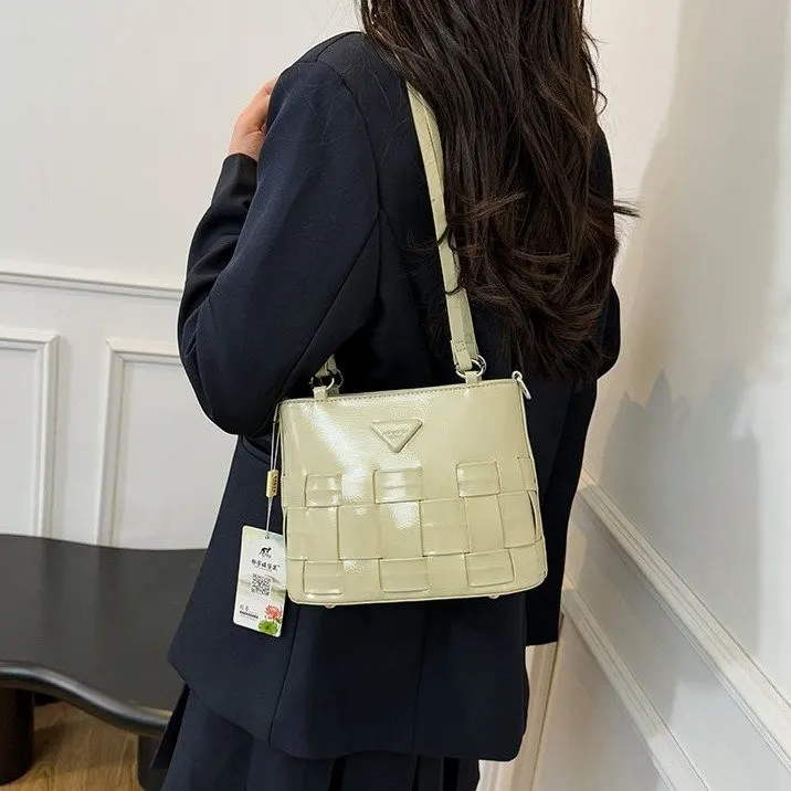 chic-minimalist-diaper-bag-for-women-designer-crossbody-bag-luxury-elegant-tote-vintage-leather-with-solid-color-design