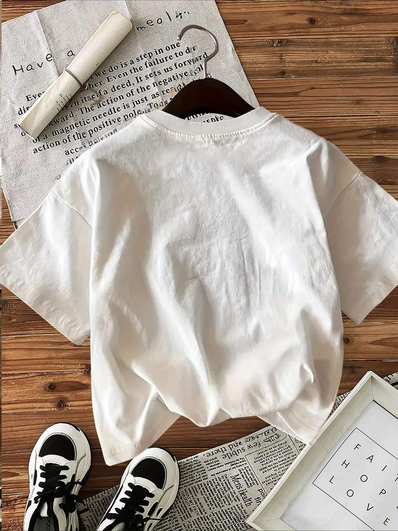 تي شيرت نسائي عتيق مطبوع عليه قلوب الملكة وأكمام قصيرة ورقبة دائرية كاجوال مناسب لتصميم بطاقة الصيف على شكل قلب ريترو #4