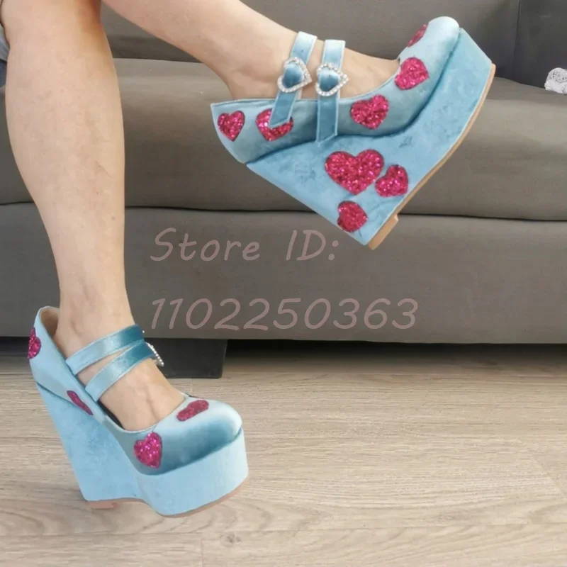 

Sweet Crystal Heart Wedges Pumps Platform Round Toe Love Buckle Ankle Strap Thick Heeled Sandals 2024 Women Party Dress Shoes