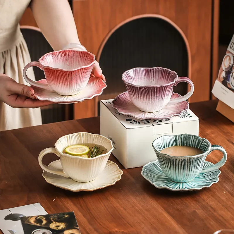 European-style Floral Ceramic Coffee Cup and Saucer Vintage Gradient Couples Mug Afternoon Tea Petal Ceramic Flower Tea Cup Gift