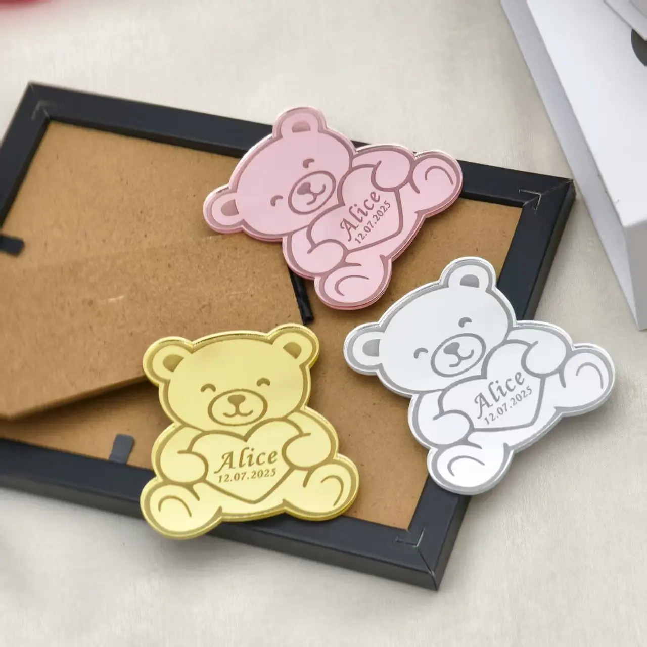 30/50/100 قطعة علامات شخصية تعميد الطفل الدب الصغير محفورة الجدول بطاقة اسم أول بالتواصل المقدس التعميد عرض الطفل #1