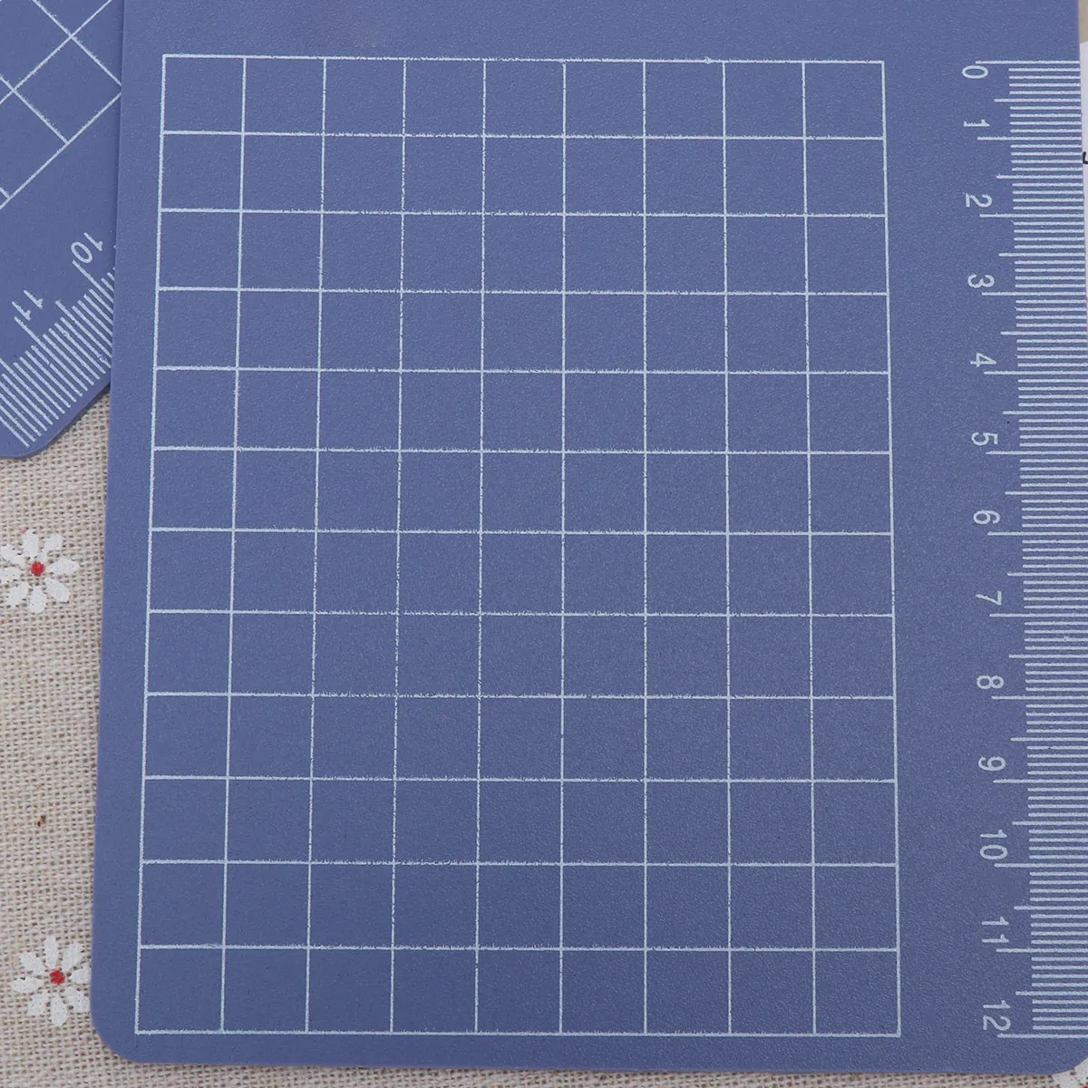 

3Pcs Plastic Board Lightweight Solid Plastic Clipboard Hanging Holder for Writing Office School A6 Blue Paper