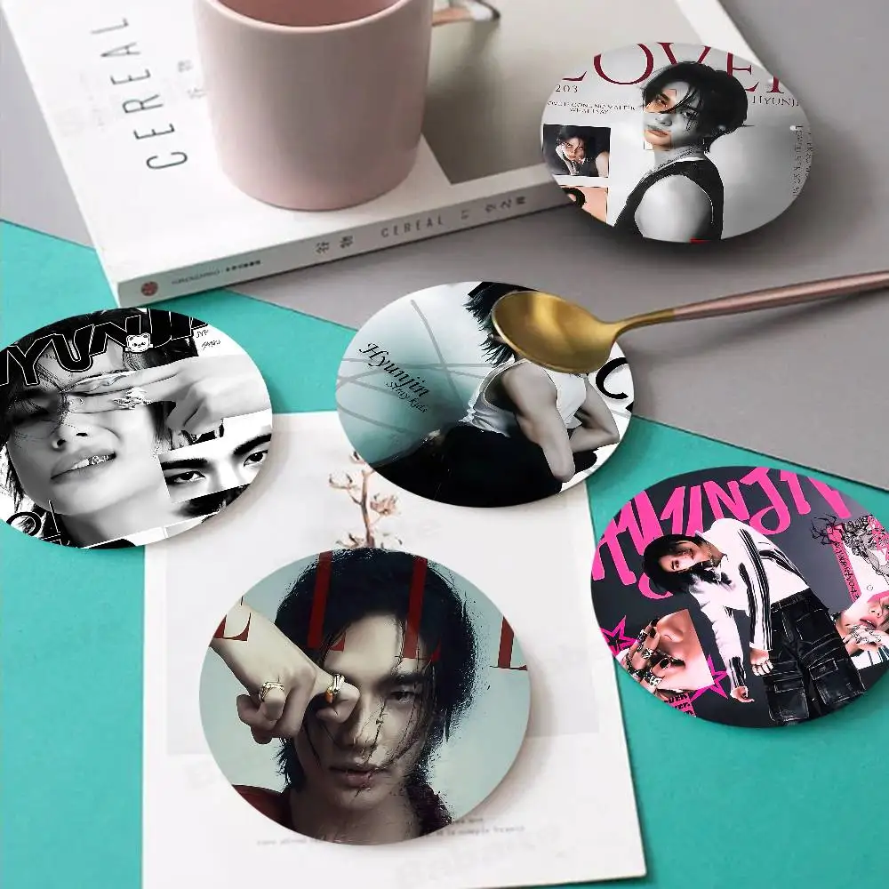 Kpop HYUNJIN Vintage Wooden Designs for Coffee & Tea, Washable Art Pieces for Cozy Home Cafe