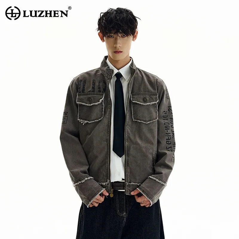 

Куртка LUZHEN, оригинальная винтажная модель с воротником-стойкой, декоративными карманами, повседневная, мужская, осень 2025, с необработанным краем, элегантная, стильная, мужской пиджак JY6065