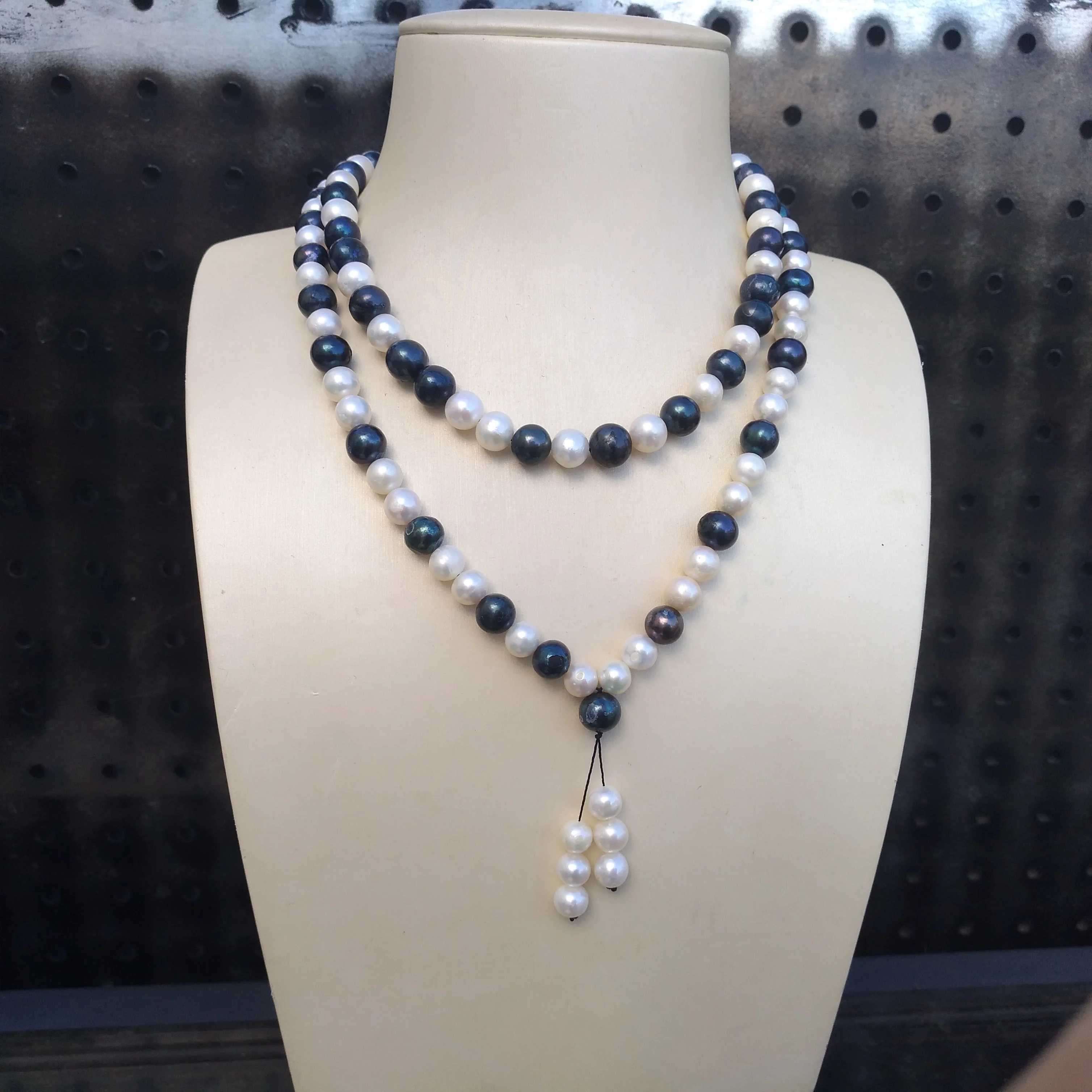 

Красивый дизайн, 35 дюймов, натуральный черно-белый жемчуг Южного моря, ожерелье, грубый подарок