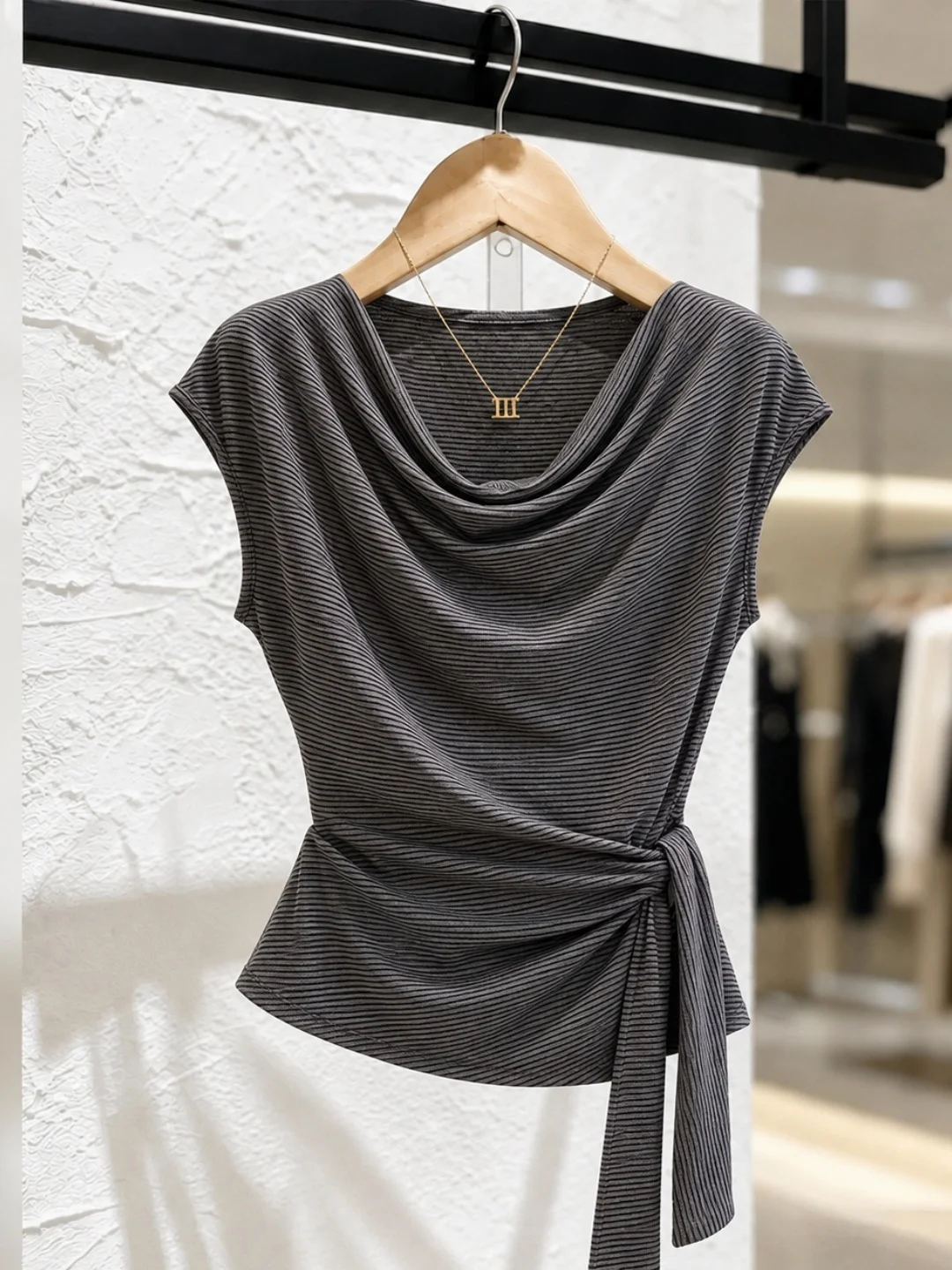 

Waist-Cinching Striped Design T-Shirt Women's Fashionable Summer 2026 Tie-Belted round Neck Short Sleeve Silk Top Korean Style