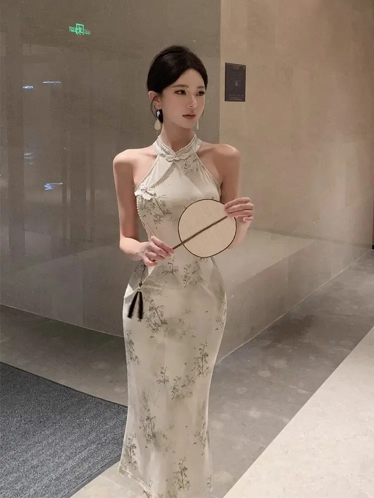 فستان صيني جديد للنساء في عام 2025، نمط جديد رائع للمشاهير بقصة ضيقة، مزاج جميل، تنورة شيونغسام الورك المحسنة