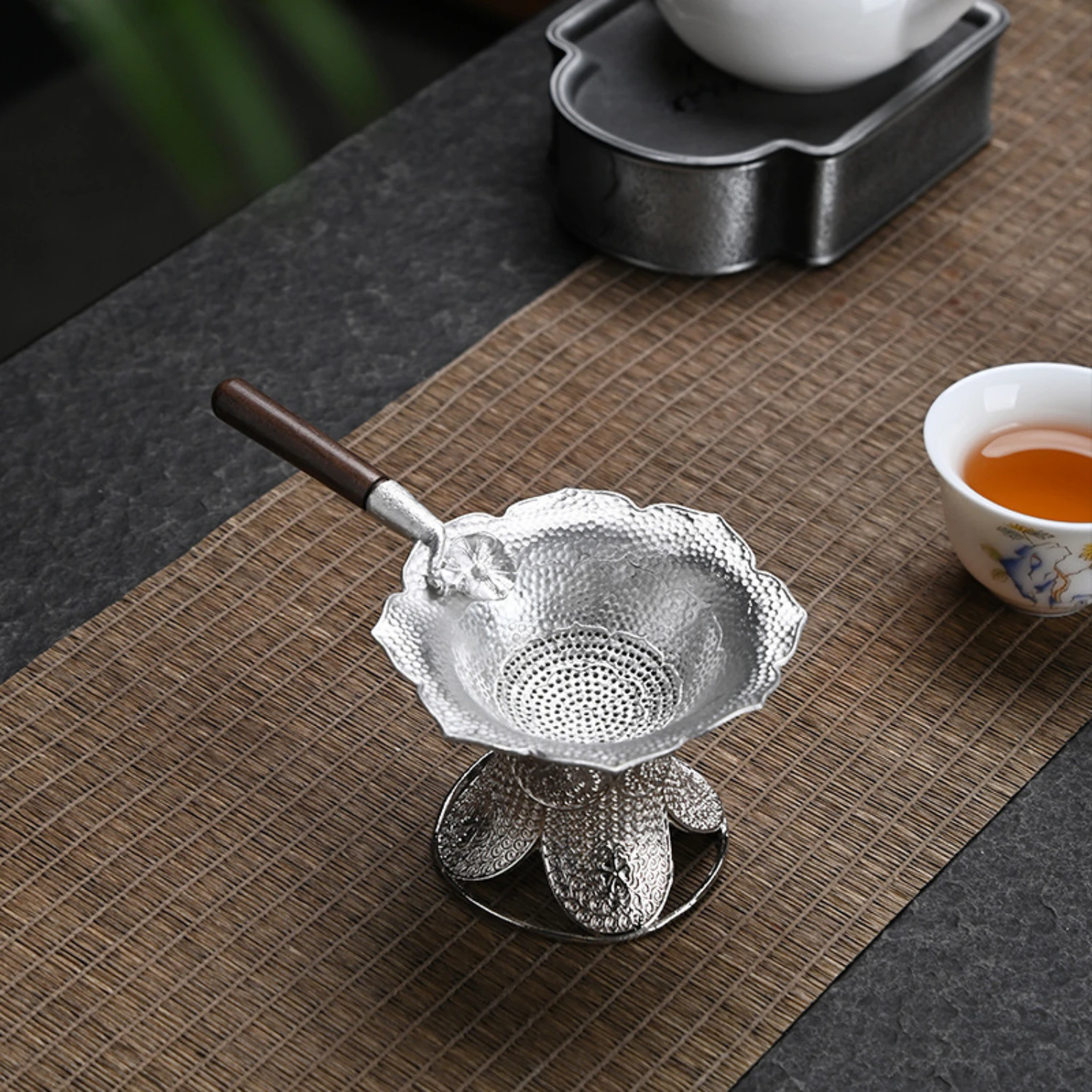 

Japanese Kung Fu Tea Ceremony Strainer - Pure Tin, Leaf Design, Precise Filtration, Tea Holder