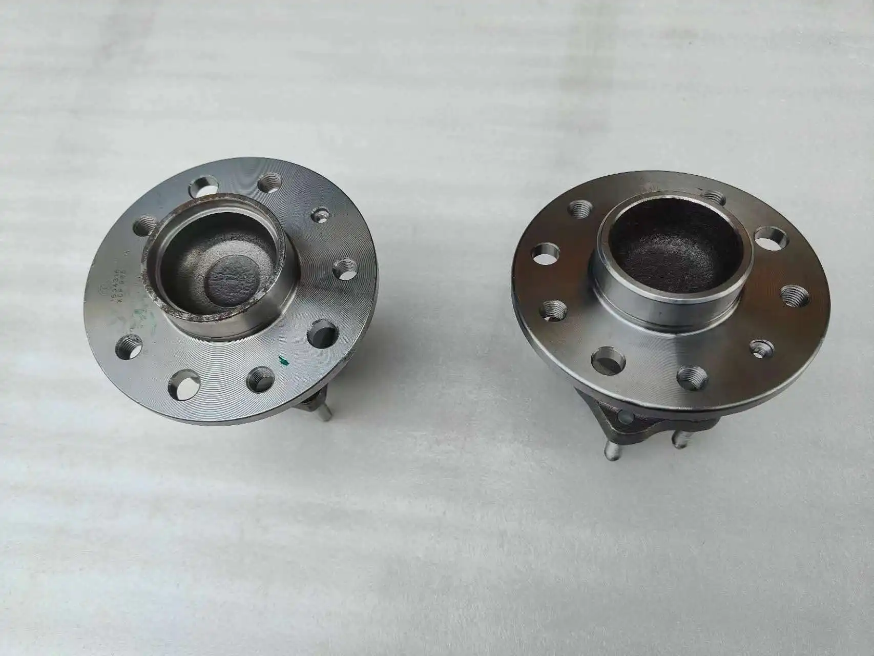 High quality car parts with wholesale price, applicable to the rear wheel bearing of BAIC D50/X55/D70  with ABS sensor