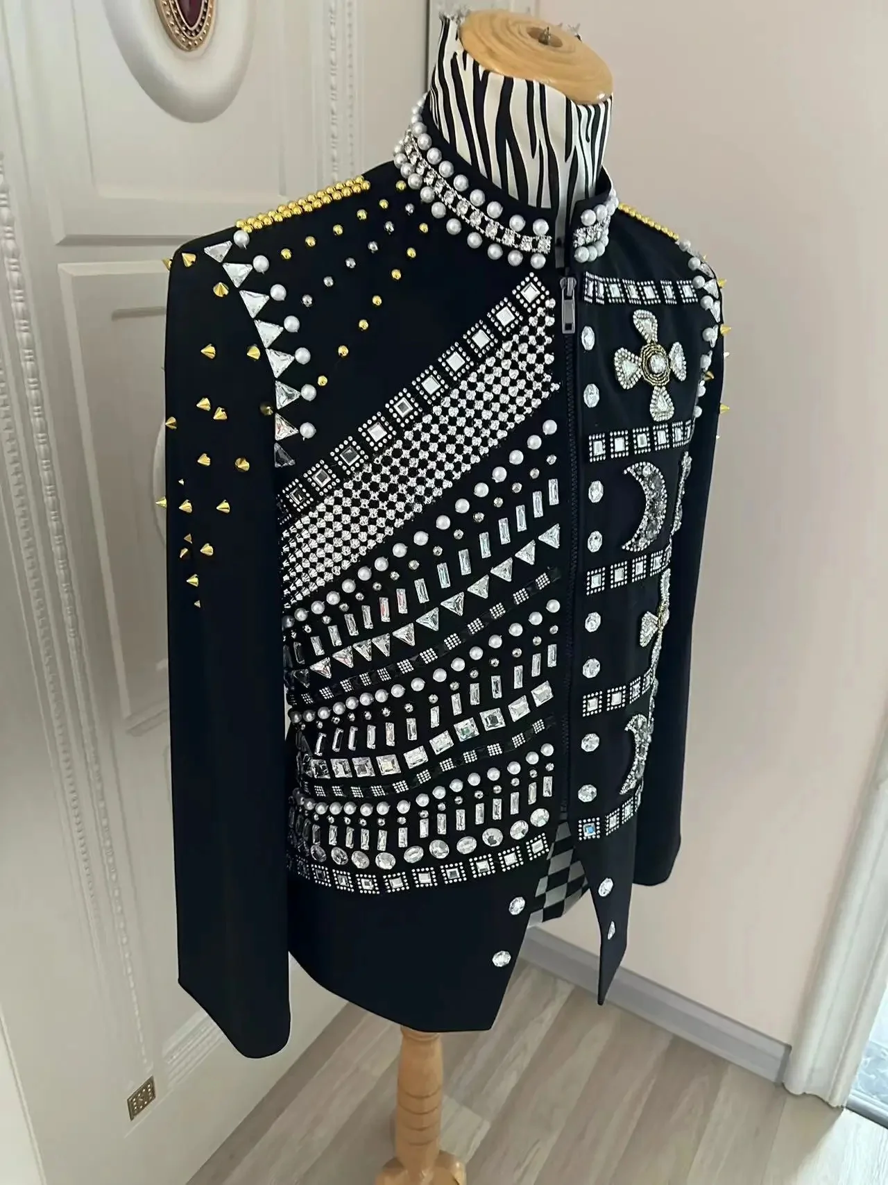 Personalizado masculino pérolas lantejoulas rebites jaqueta real palco coro banquete desempenho casaco masculino cantor dançarino dj trajes