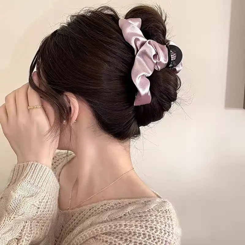 

Cloud Fold Flash Grab Clip French Fabric Shark Clip High-end Hairpin Women 2025 New Back Hair Clips Hair Claw 이완치료기계