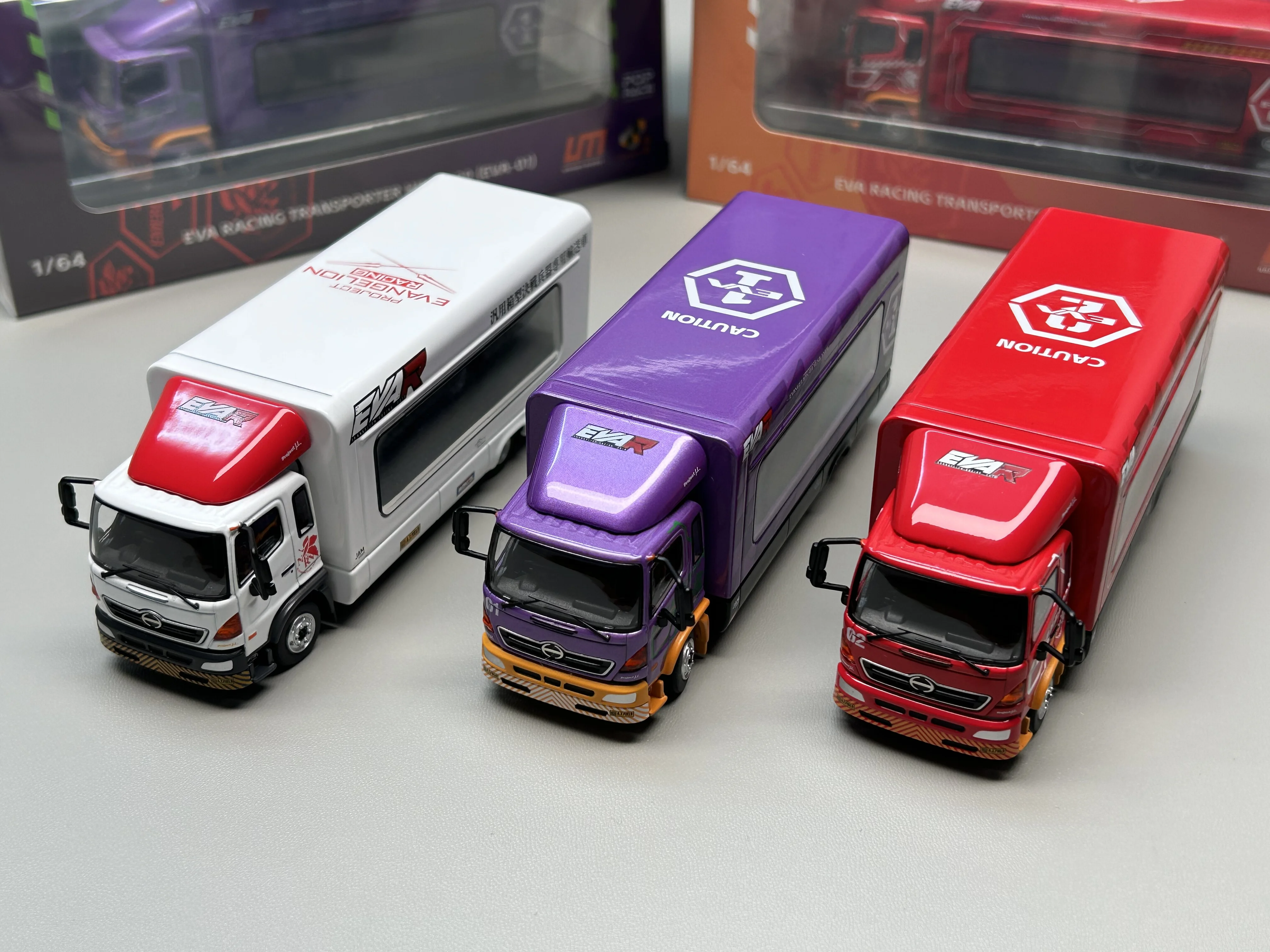 

UM 1:64 Освещение, подъемный автомобиль Hino 500 Ranger EVA, окрашенный, модель автомобиля